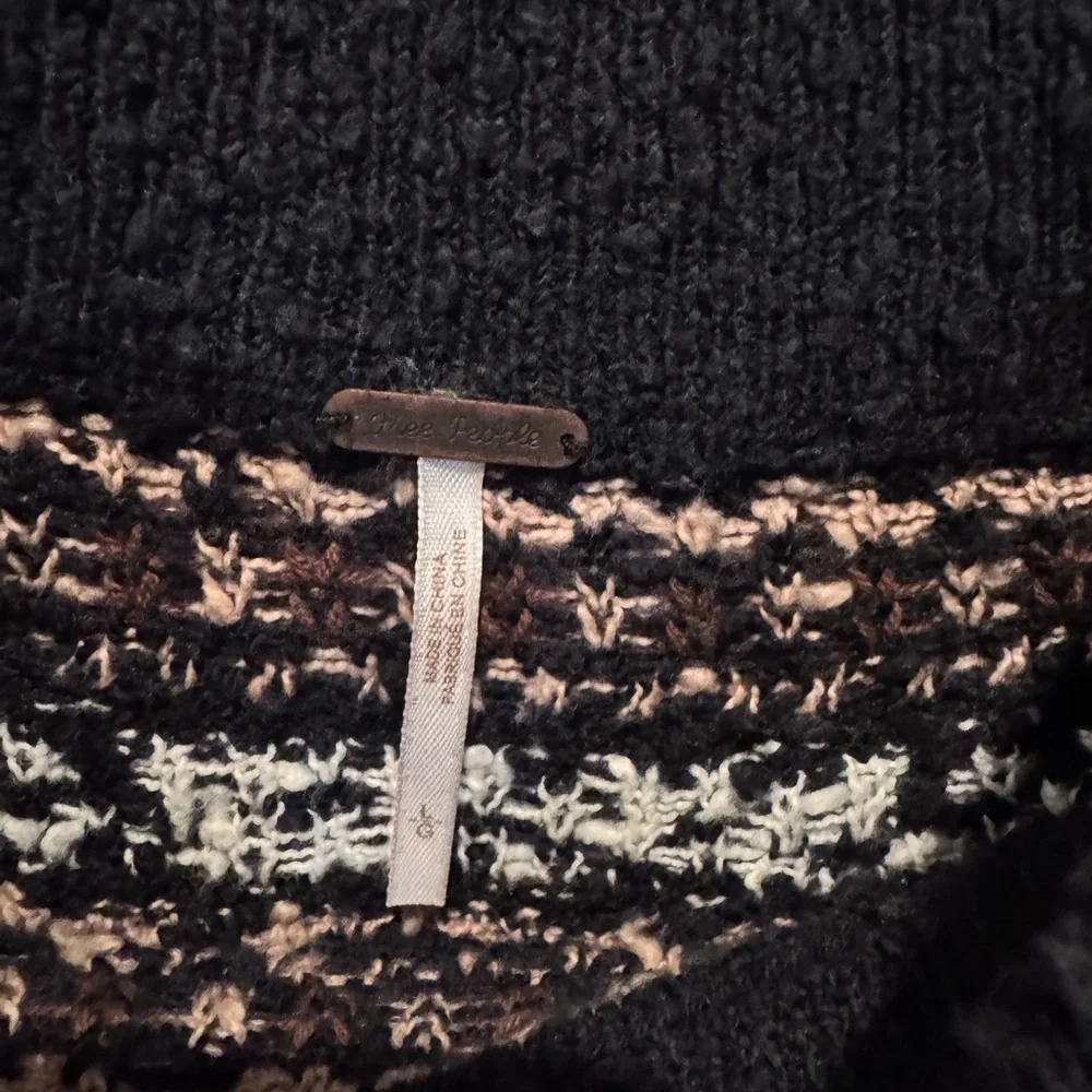 Free People Nellie sweater with elephants size large - Picture 9 of 10